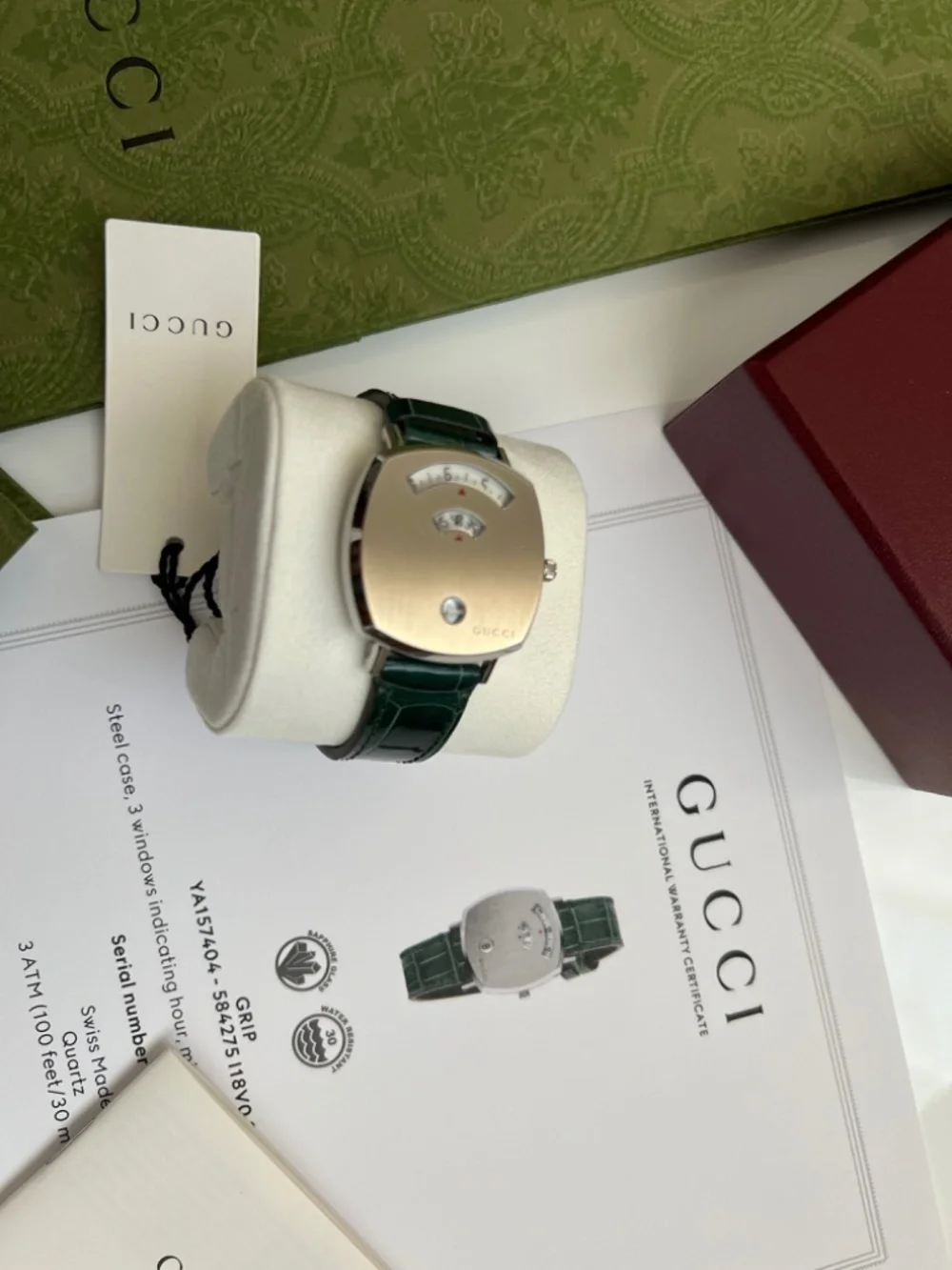 Gucci Grip Watch 35 mm Unisex Stainless Steel Silver 3 Windows Green Alligator